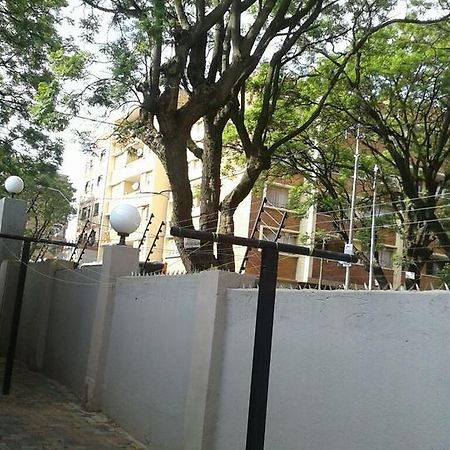 Royal Crown Guesthouse جوهانسبورغ المظهر الخارجي الصورة